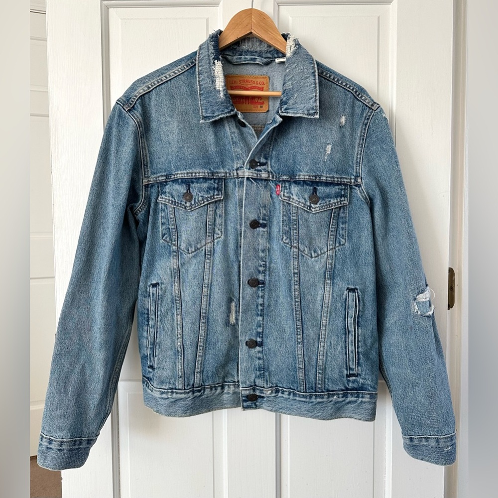 Levi's Men’s Denim Trucker Jacket Medium Wash Distressed Size M